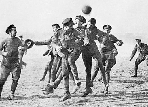 Cuando el futbol y la navidad detuvieron la guerra