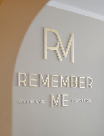 Logo-Design Remember Me – Branding für Concept Store