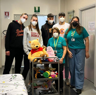 Consegnati i peluche all'Asso Mary Poppins