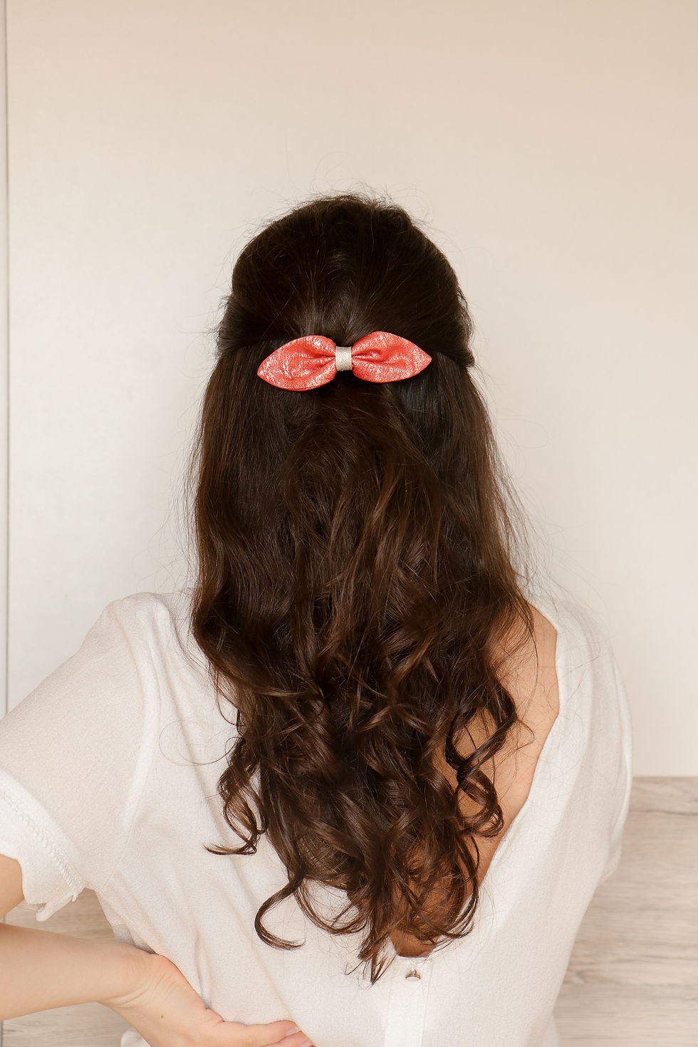 Barrette noeud Joséphine orange corail irisé