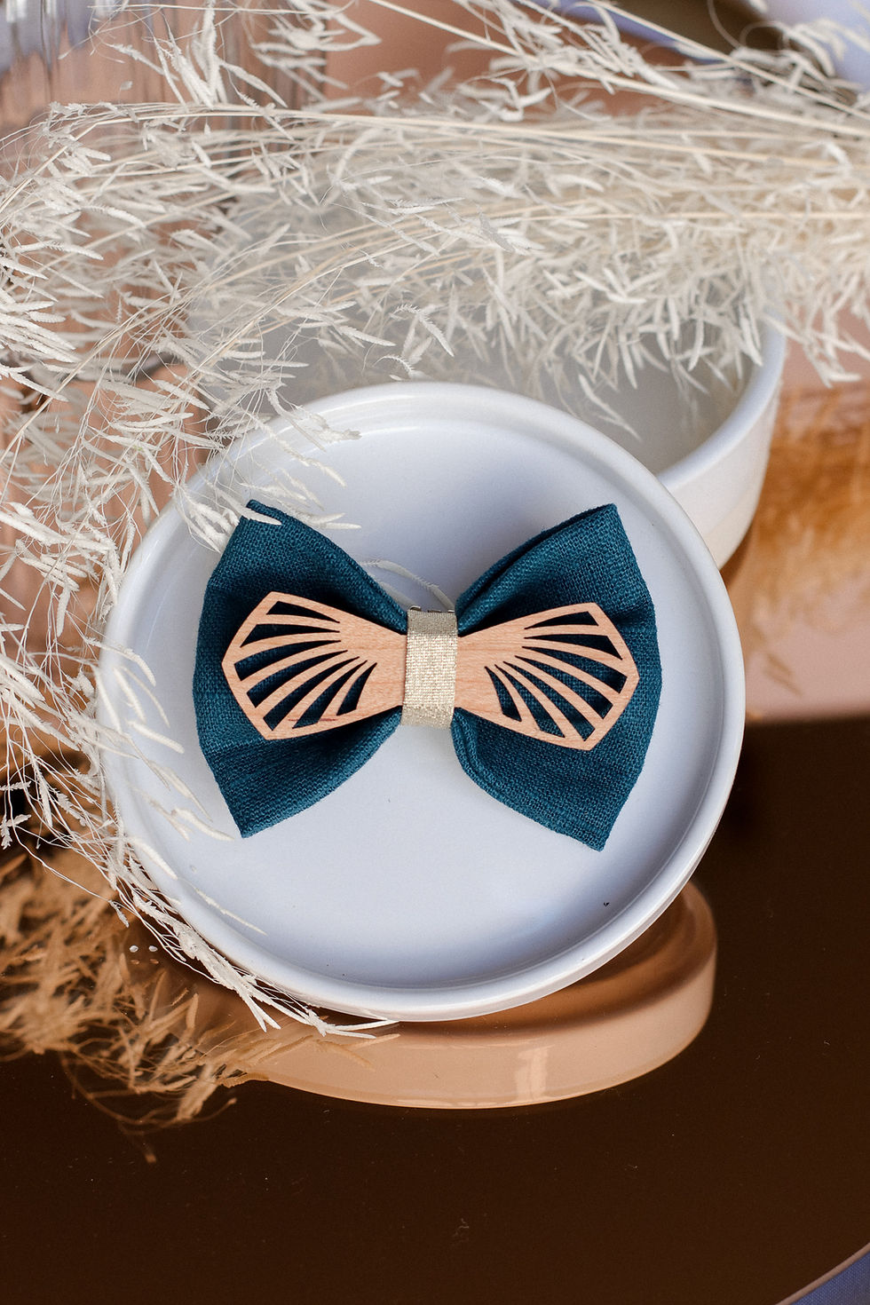 Miniature : Nodaré - Noeud à clipser “Paon”bleu paon avec centre doré et noeud en bois