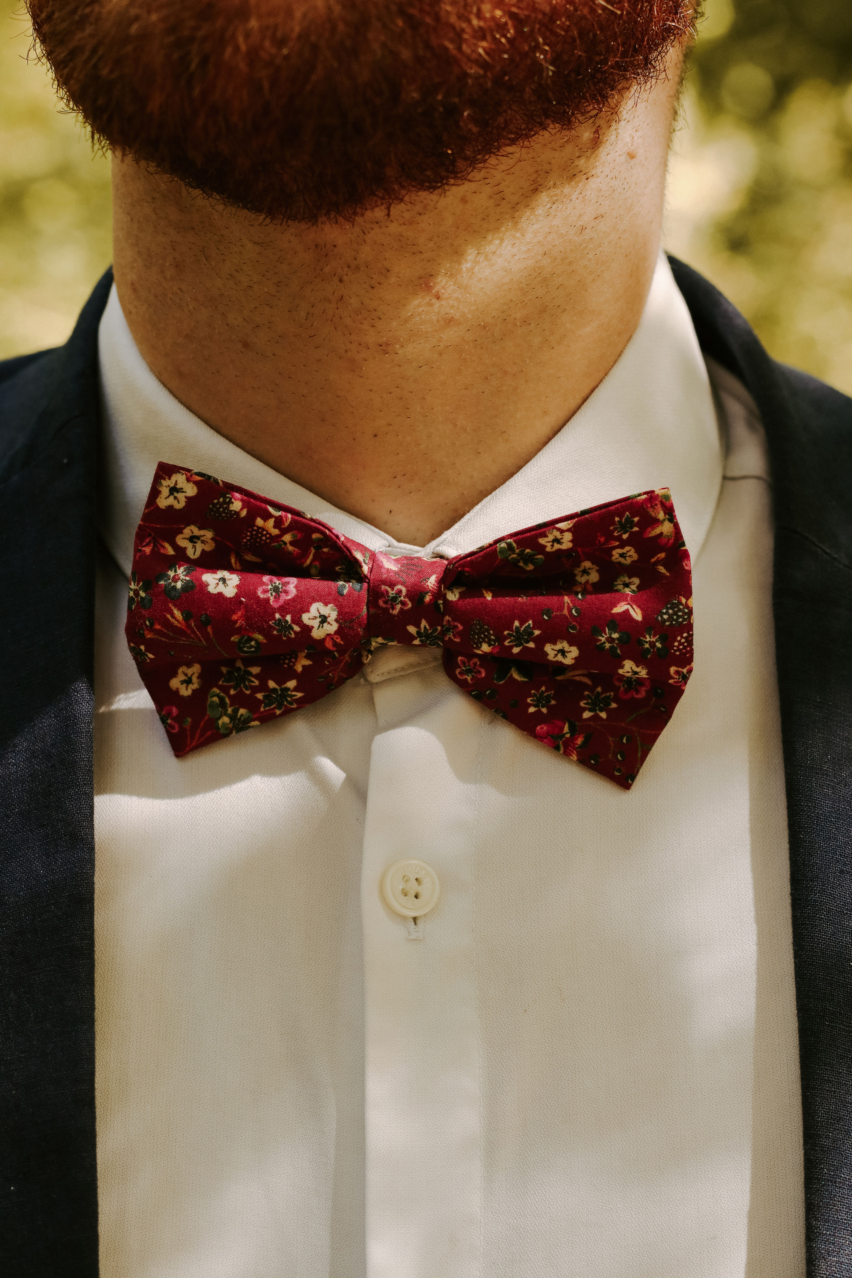 Noeud papillon bordeaux fleurs d'automne