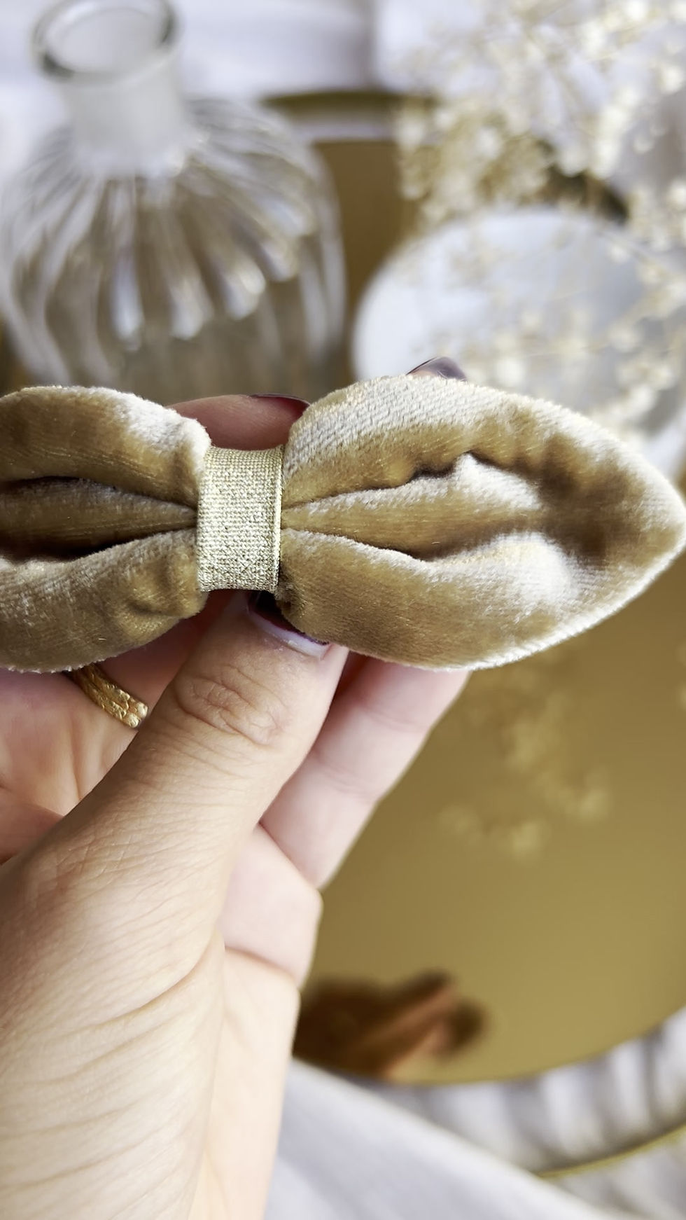 Miniature : Barrette noeud Joséphine en velours de soie doré