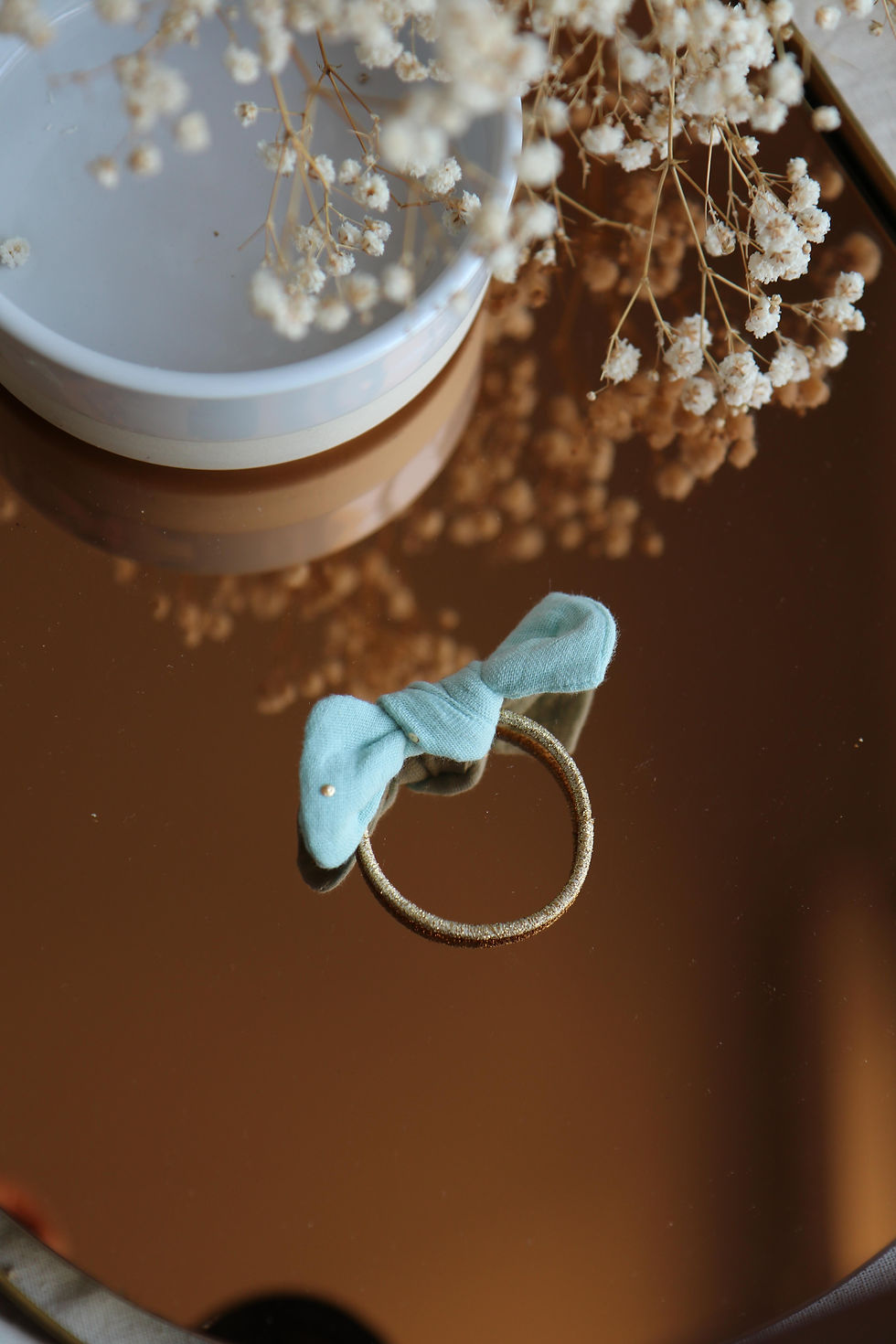 Noeud noué tissu double gaze bleu clair et doré