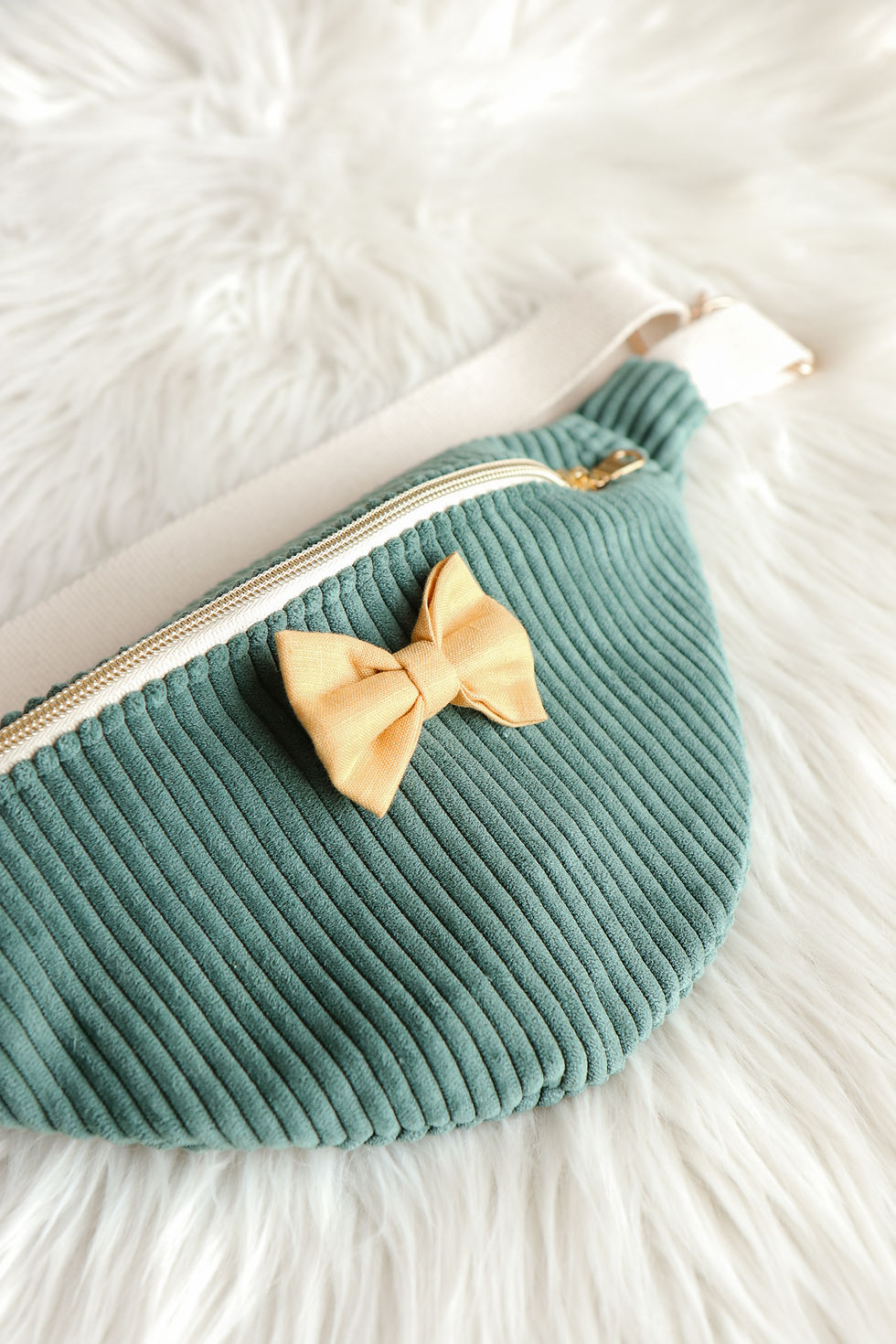 Miniature : Banane en velours côtelé vert sauge avec ou sans pin's noeud