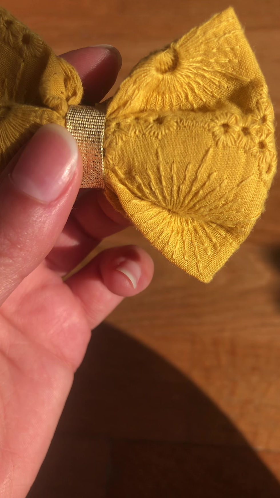 Miniature : Noeud a clipper broderie jaune