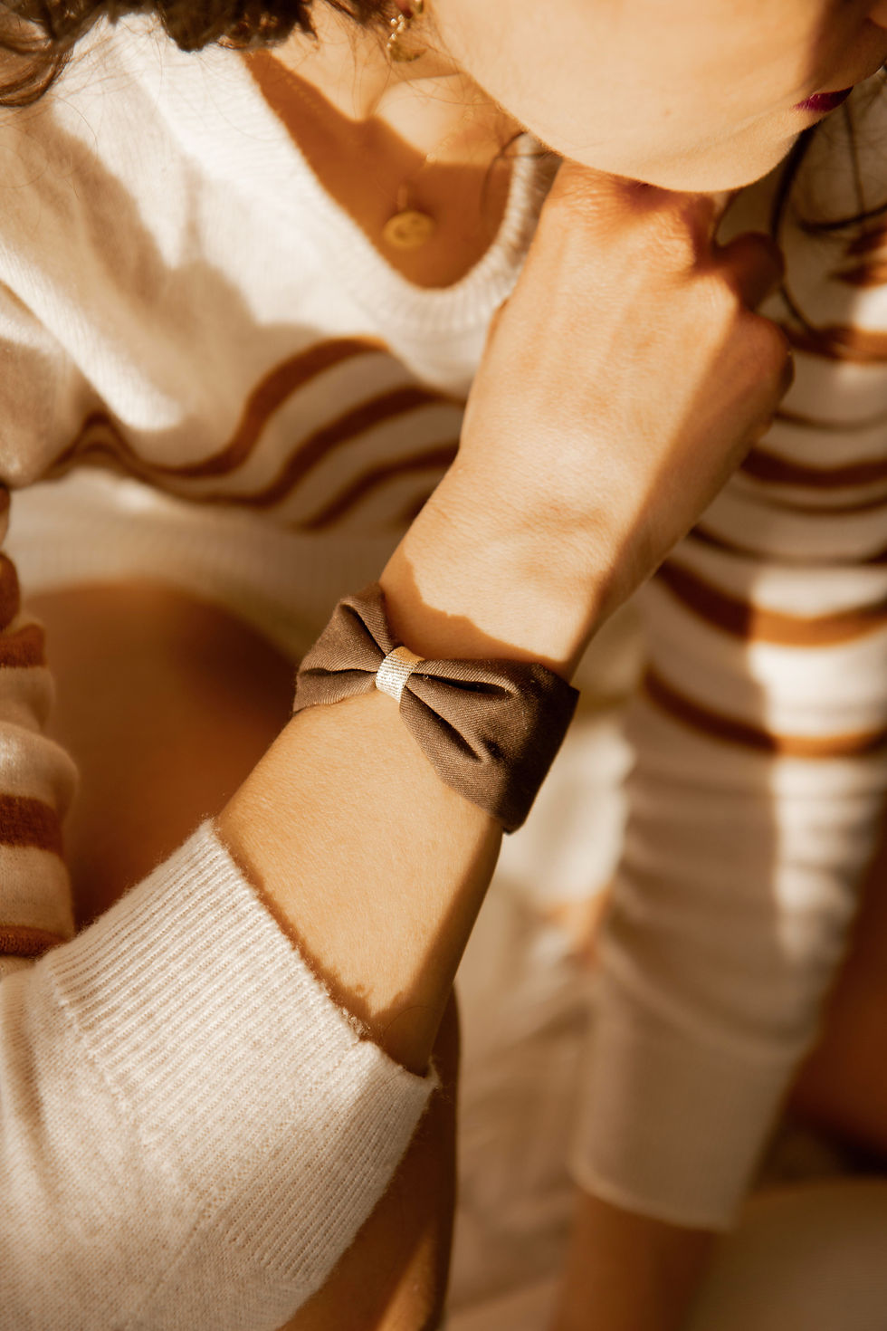 Manchette bracelet noeud marron moka