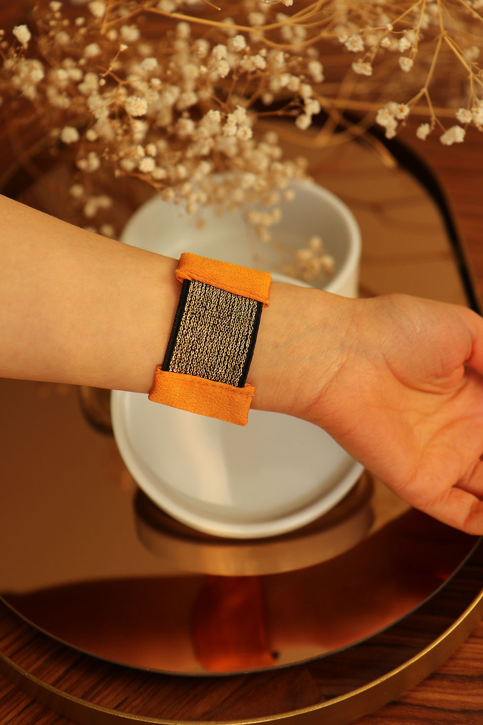 Miniature : Manchette bracelet noeud orange zèbre satiné et texturé