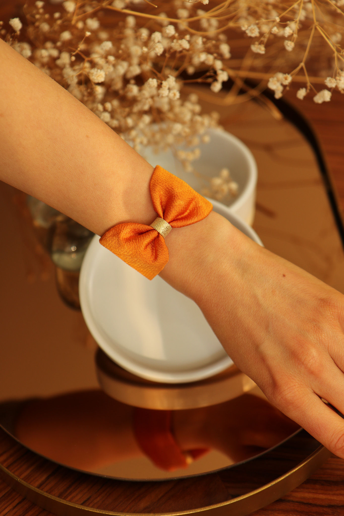 Manchette bracelet noeud orange zèbre satiné et texturé