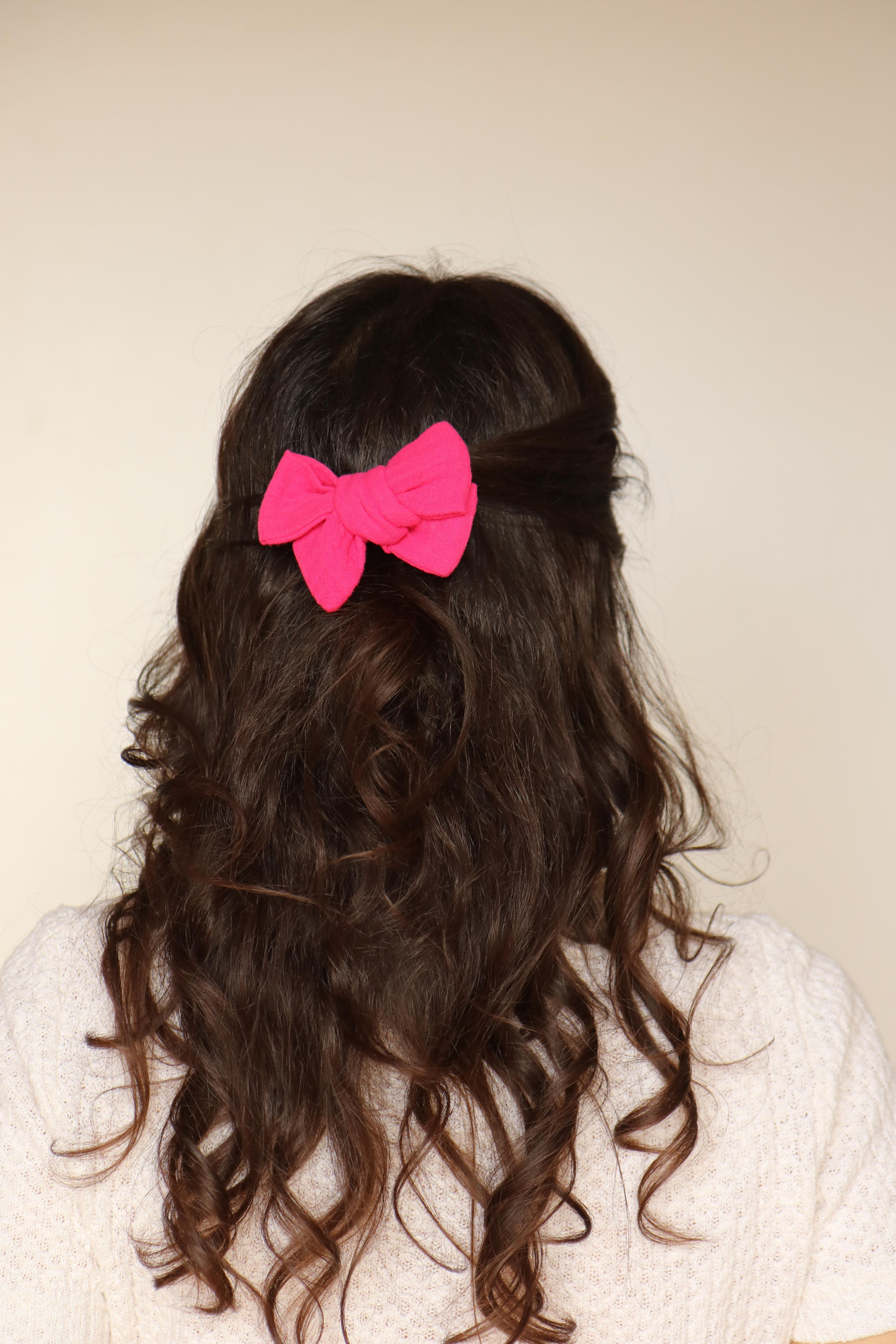 Barrette noeud Charlotte pince crocodile en double gaze rose fuchsia