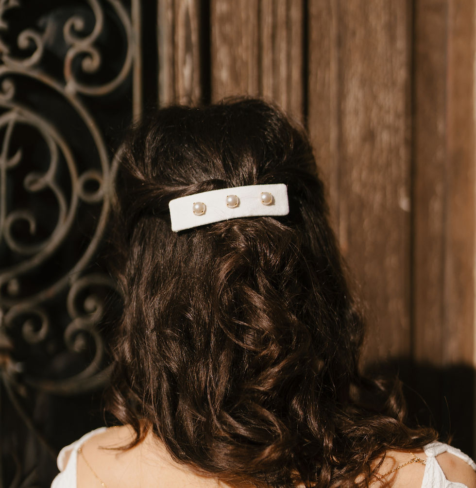 Barrette Jeanne en crepe blanc casse perle de culture