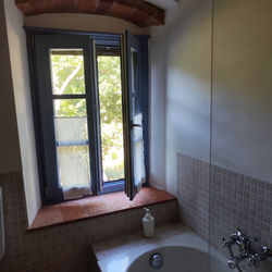 Tananei Bees bathroom