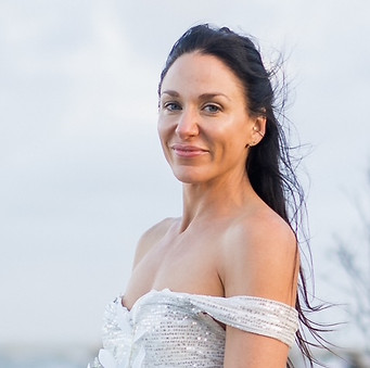 Jenna Jahnz, Functional Hormone Health Coach for Women 40+, founder of Empower Your Step