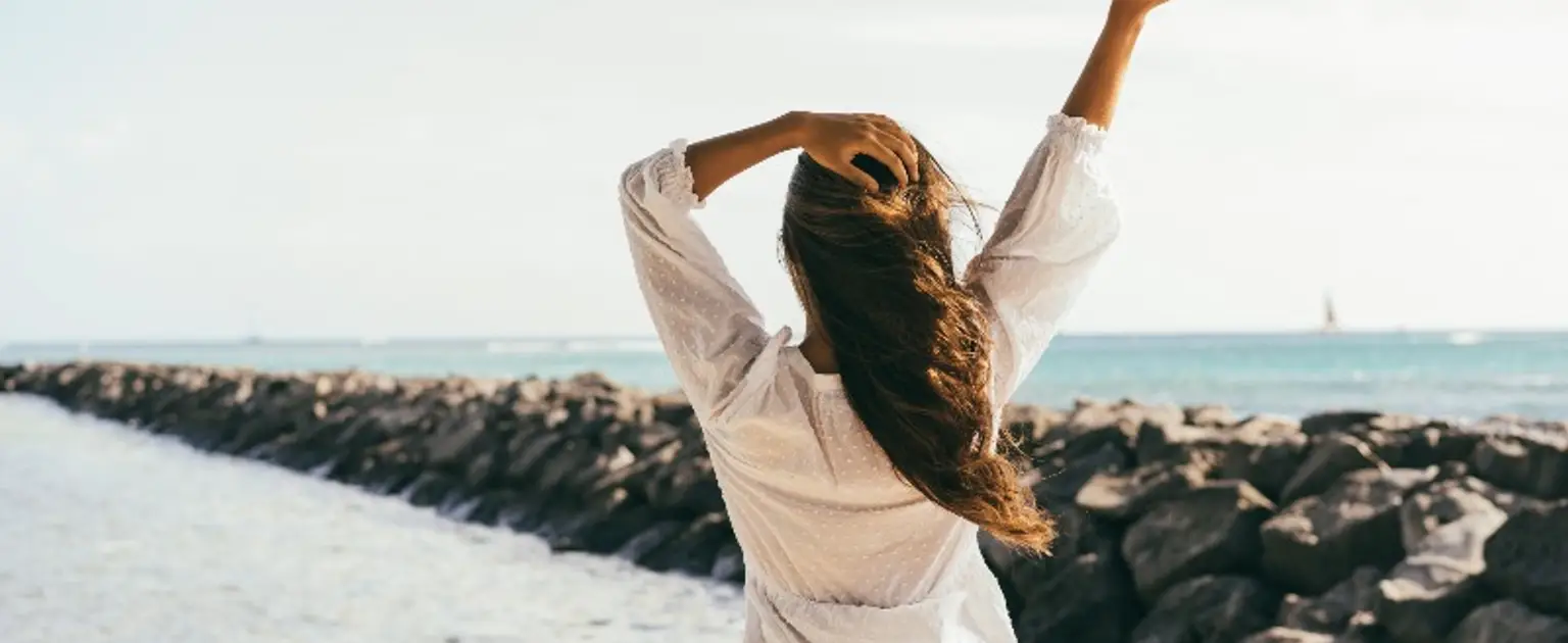 Hidratação pós-praia: mantenha os cabelos saudáveis após o mar