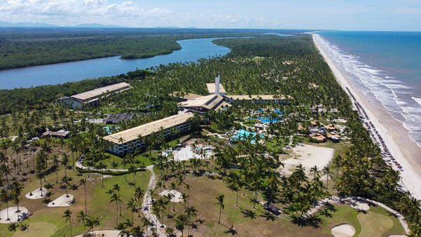 hotel no meio do rio e mar