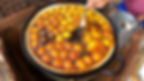 Acarajés fritando azeite de dendê