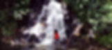 pessoas em uma das cachoeiras do parque sao bartolomeu
