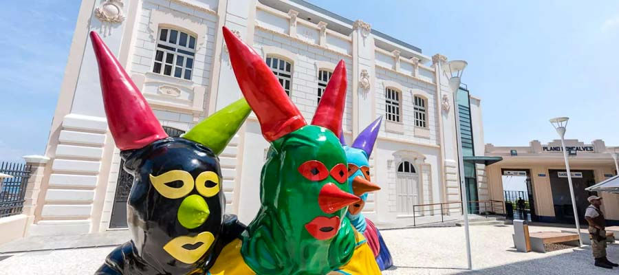 mascaras gigantes de carnaval tradicional atraçoes
