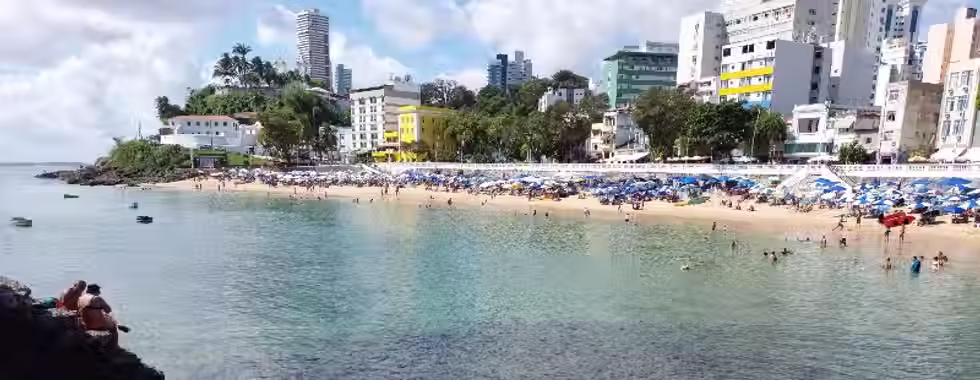 Praia do Porto da Barra em Salvador: riqueza histórica, cultura e natureza