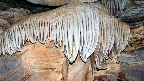 formaçao diferente na gruta da lapa doce itaete