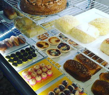 Vitrine de doces e salgados
