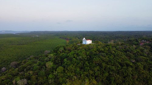 Vista aérea Igreja de São Francisco Xavier Galeão Ilha de Tinharé