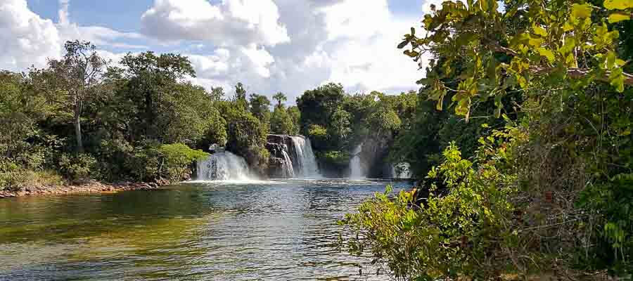 tres cachoeiras no centro da imagem cachoeira do redondo barreiras