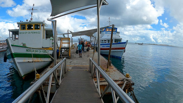 dois barcos na aguainicio do dia