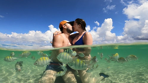 Casal apaixonado piscinas naturais de Moreré - Boipeba