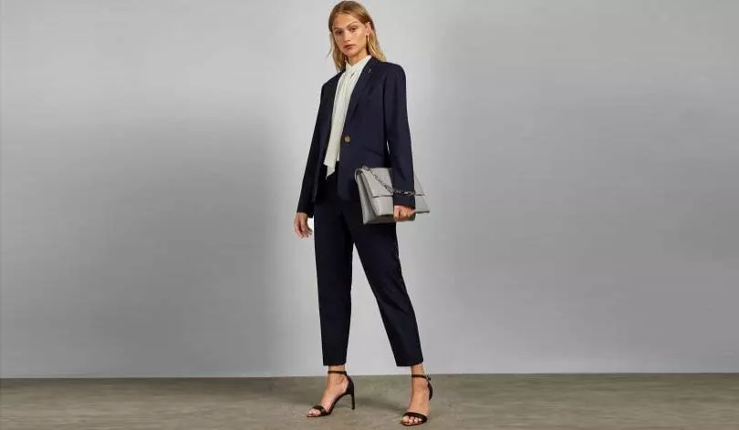 Ted Baker lanza un nuevo traje sostenible a base de botellas de plástico recicladas