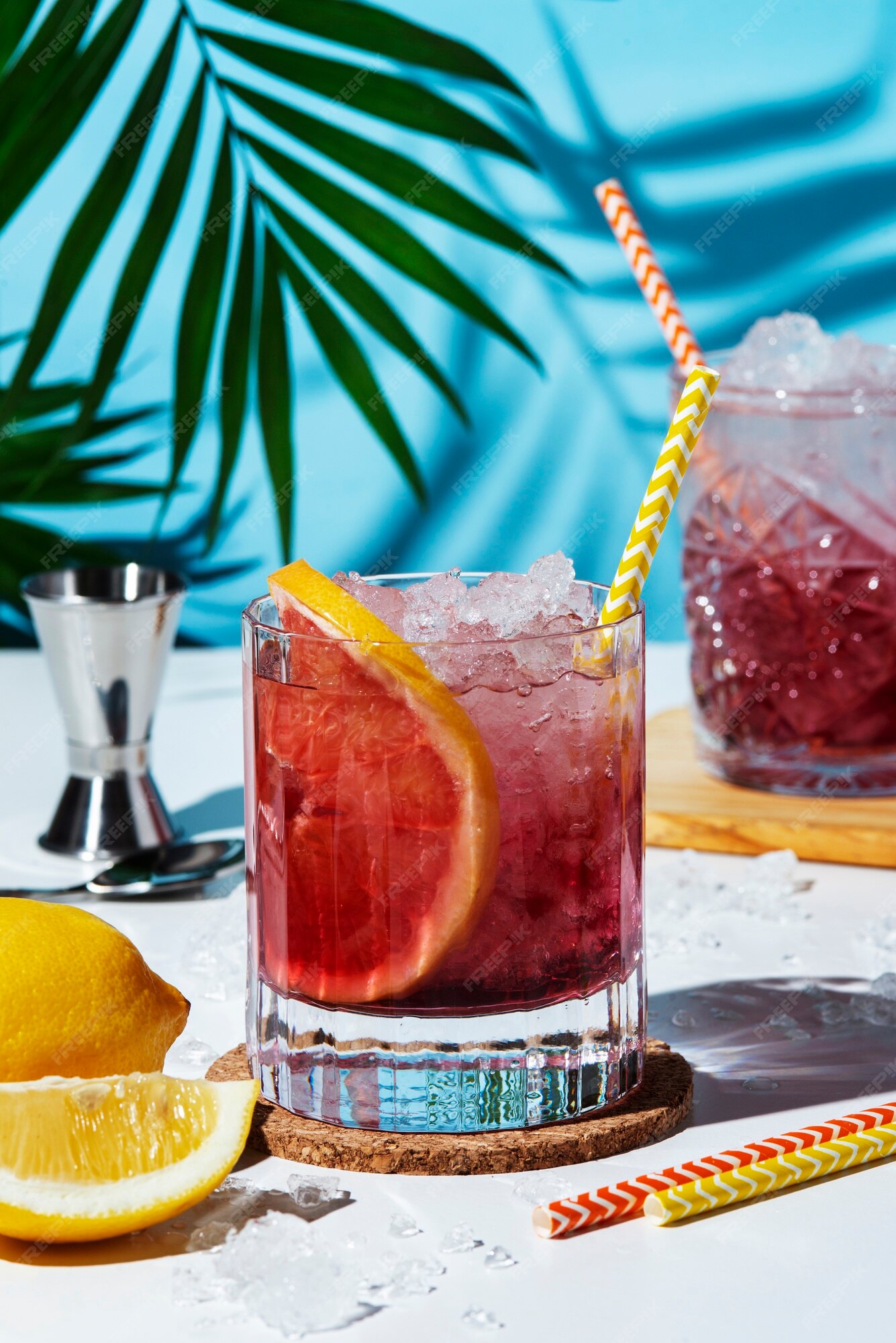tasty-negroni-with-grapefruit-straw