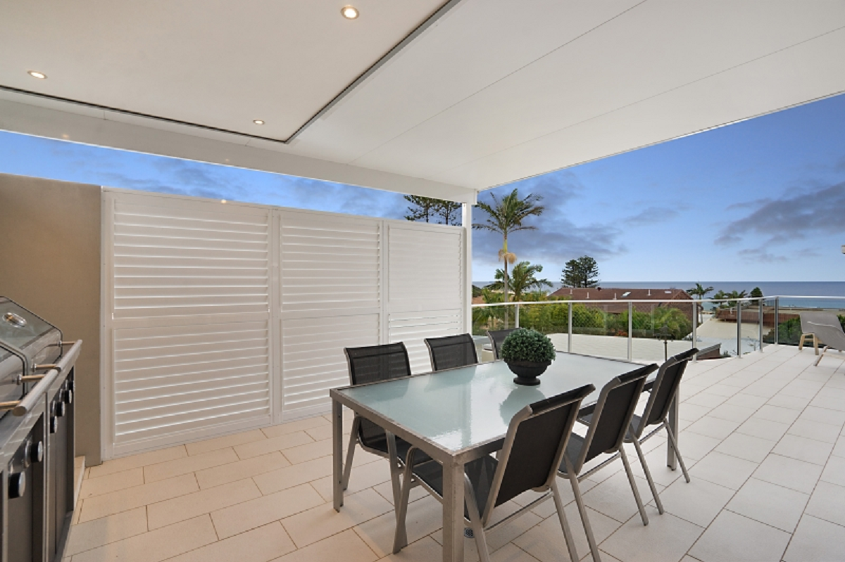 Sleeping 17 people, pool, 100m beach Holiday Rental Accommodation