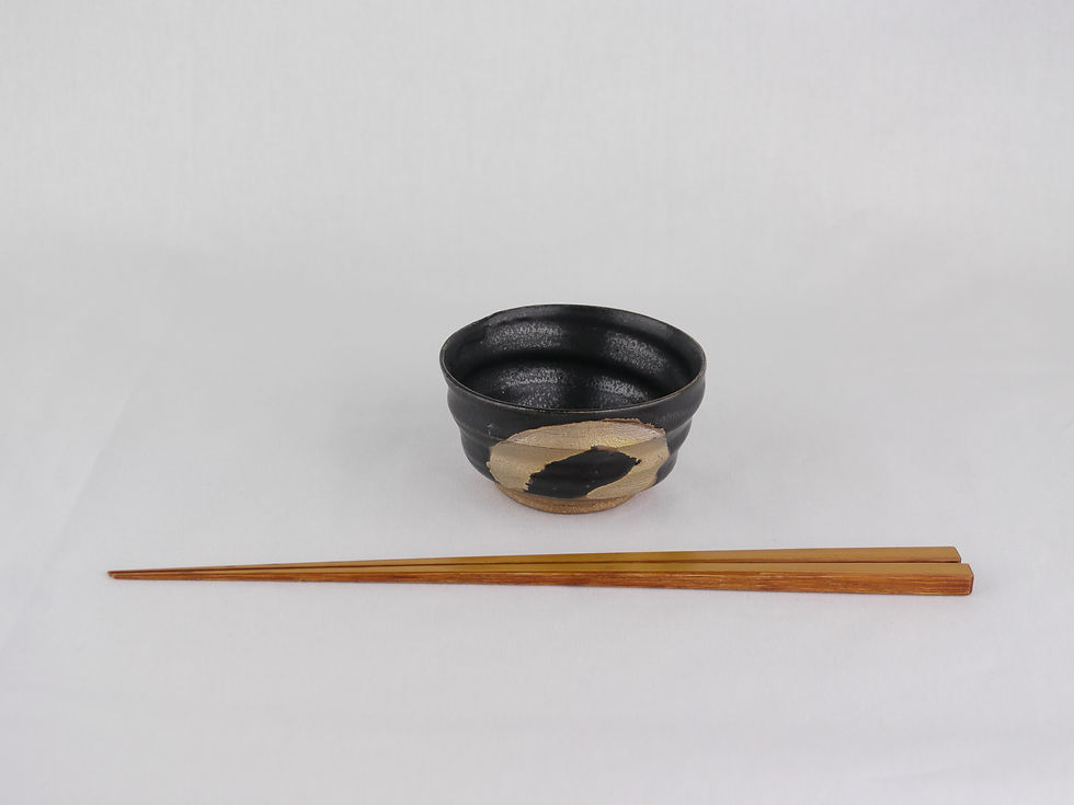 サムネイル： ＜完売＞黒釉金彩ぐい呑み Black & gold small cup