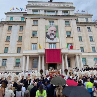 Il cardinale Parolin: "Il Papa mi ha incaricato di dirvi espressamente che ha a cuore la situazione di Casa Sollievo della Sofferenza".