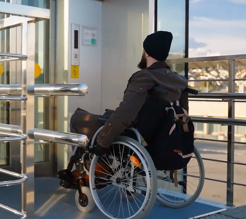 Cadeirante acessando plataforma