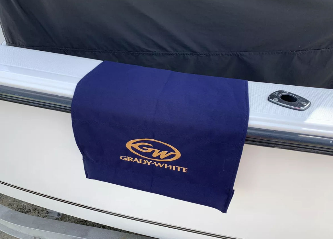 Grady White Canvas Gunwale Boarding Mat 20"x36 2 logo on the side