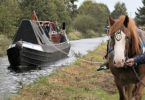 Packet boat pulled by Hosre