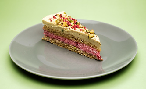 Pisztácia-málna torta.jpg
