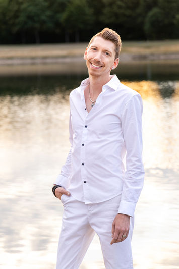 Manuel Flickinger im Sommer am Strand