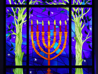 מה הקשר בין חנוכה, היום הכי קצר בשנה ושלום חנוך?