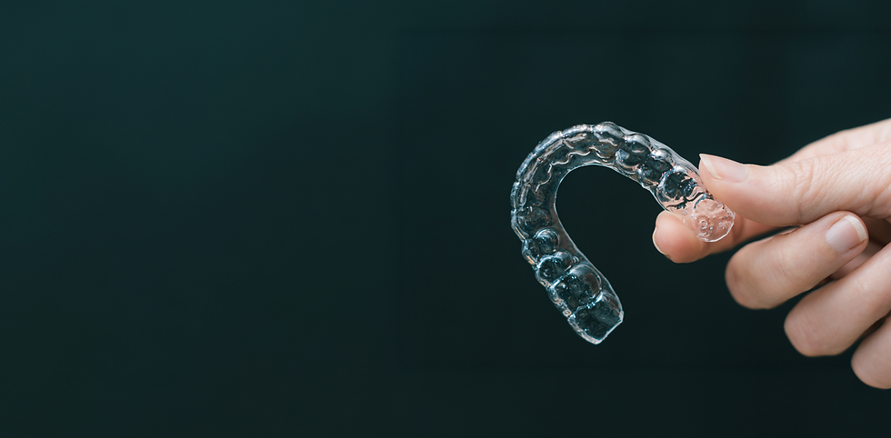 hand-holding-transparent-retainer-2026-03-17-08-58-08-utc.png