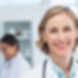 Weiblicher Doktor in der Farbe