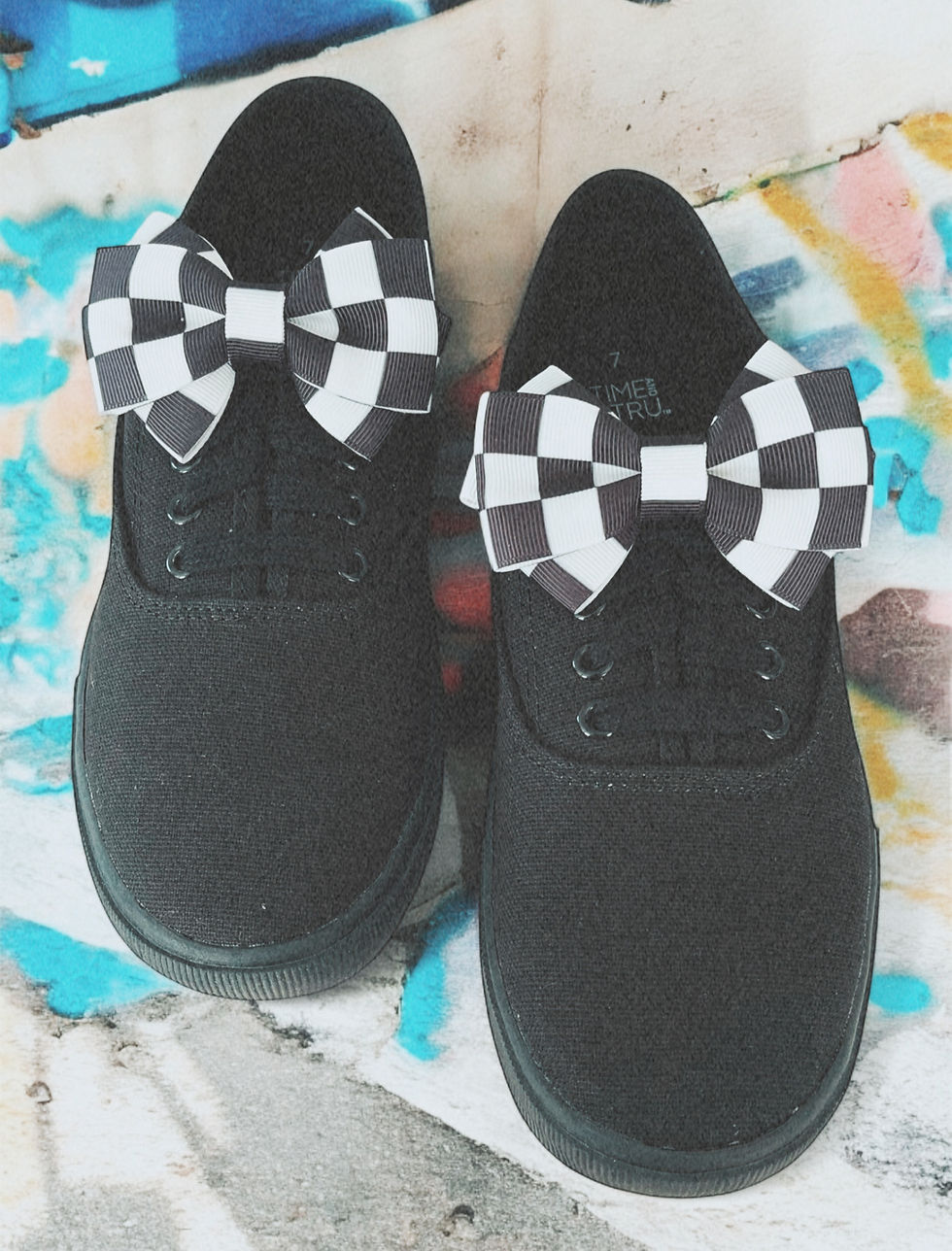 Thumbnail: Checker Bow Shoe Clips