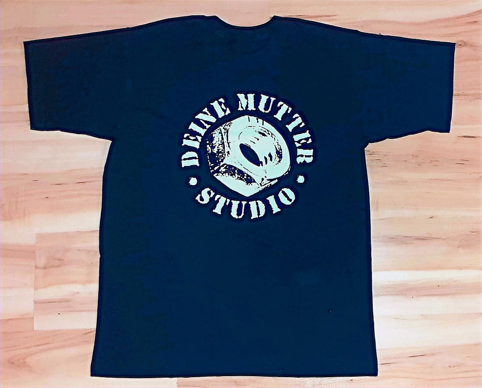Miniaturbild: Deine Mutter Studio - T Shirt (schwarz)