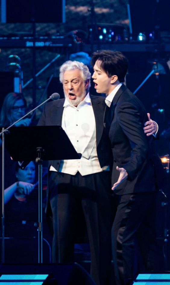 concerto dimash hauser domingo_edited.jpg