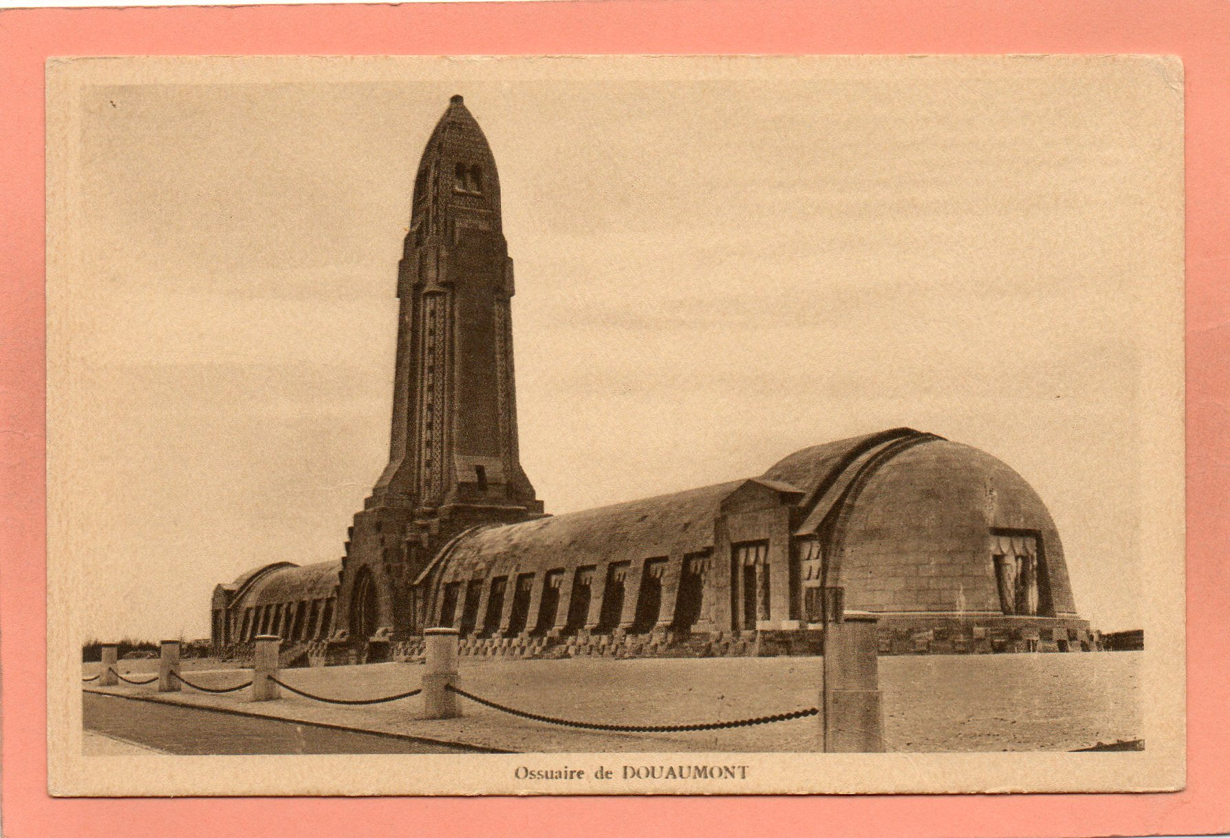 dept 55 - DOUAUMONT - Ossuaire de Douaumont, Simple et sobre ...