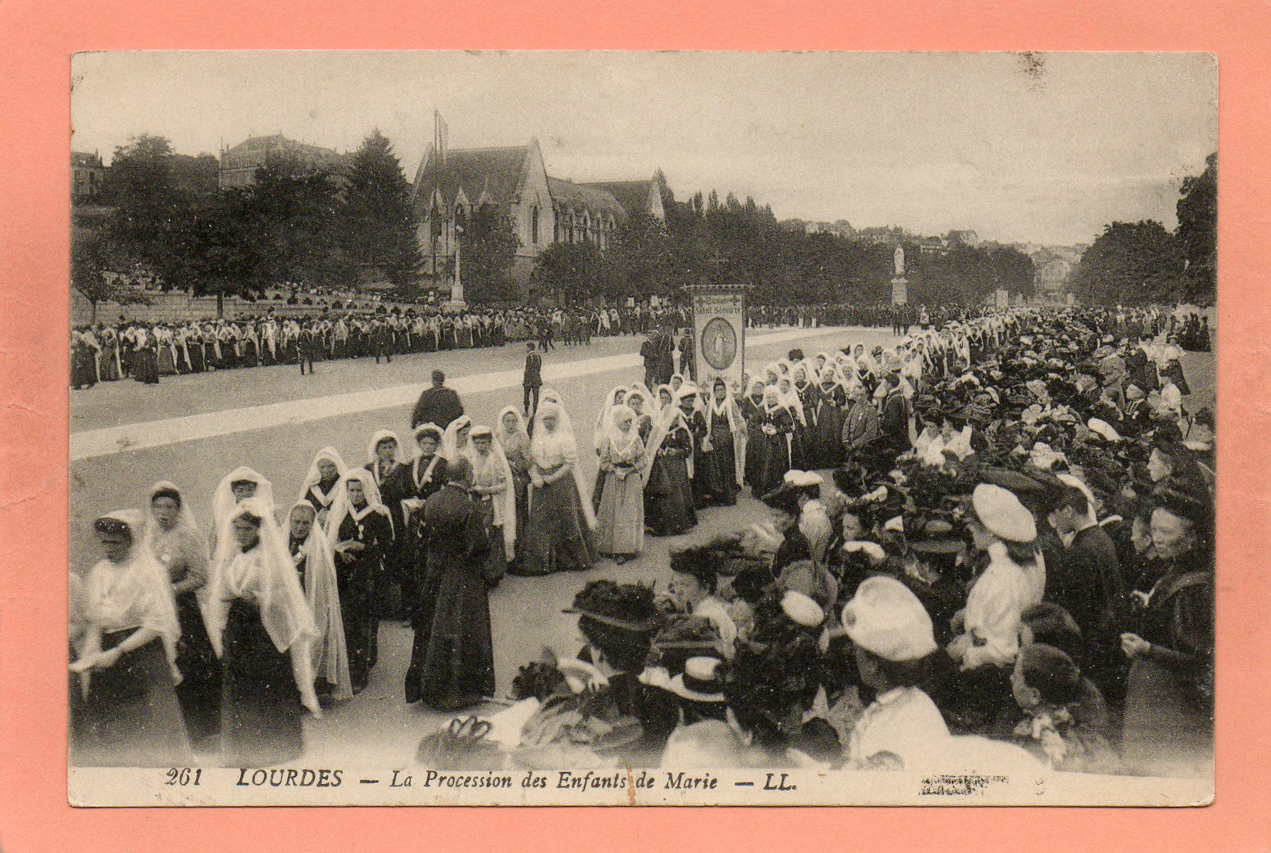 dept 65 - 261 - LOURDES - La Procession des Enfants de Marie