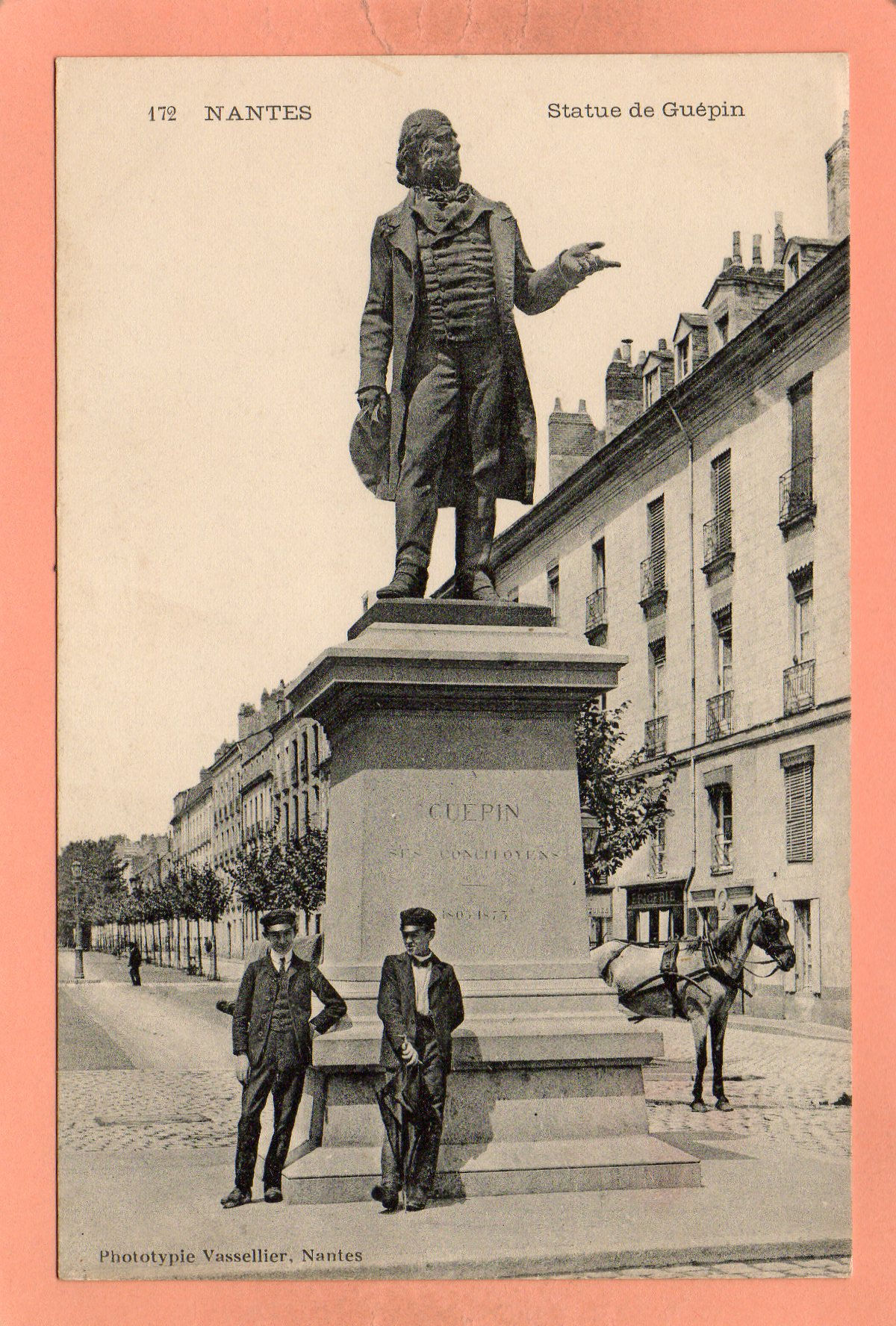 dept 44 - 172 - NANTES - Statue de Guépin