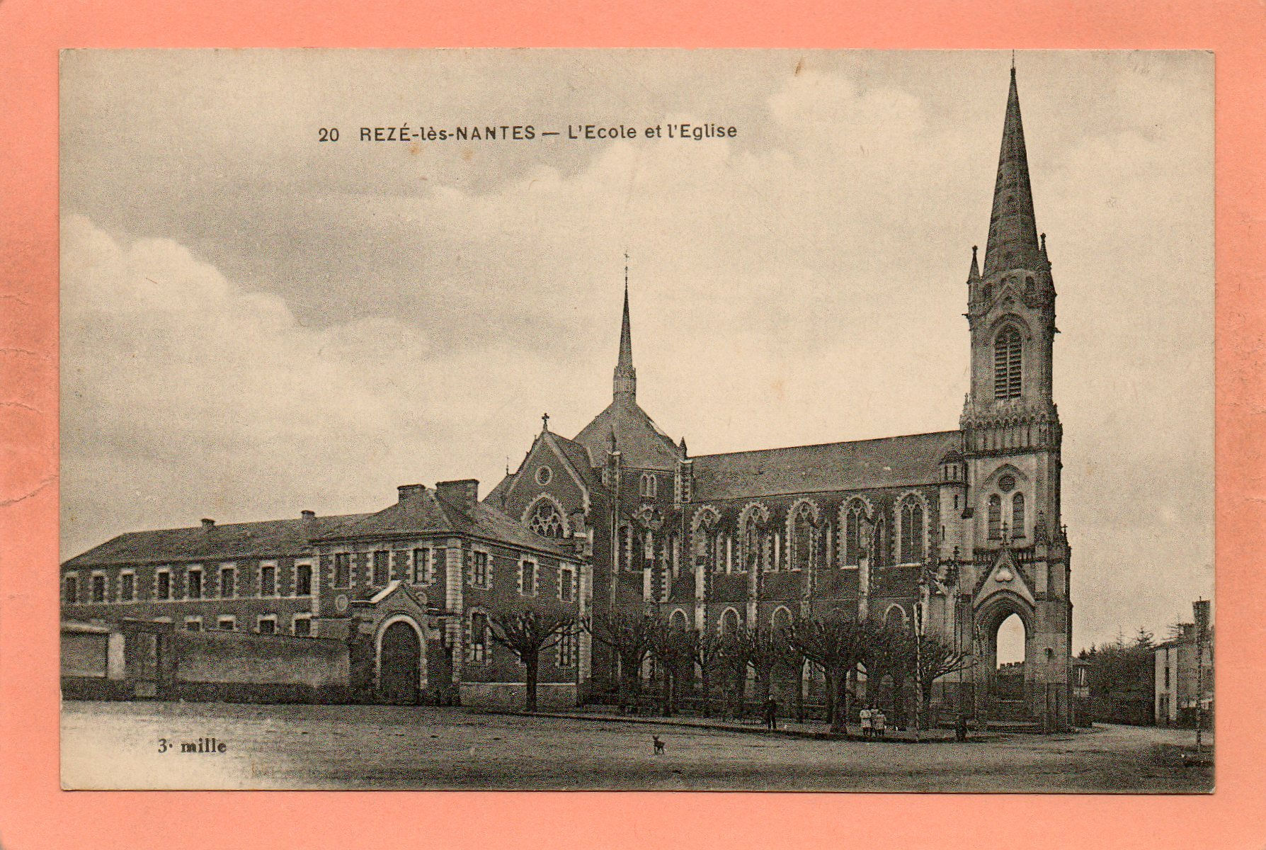 dept 44 - 20 - REZE-LES-NANTES - L'Ecole et l'Eglise