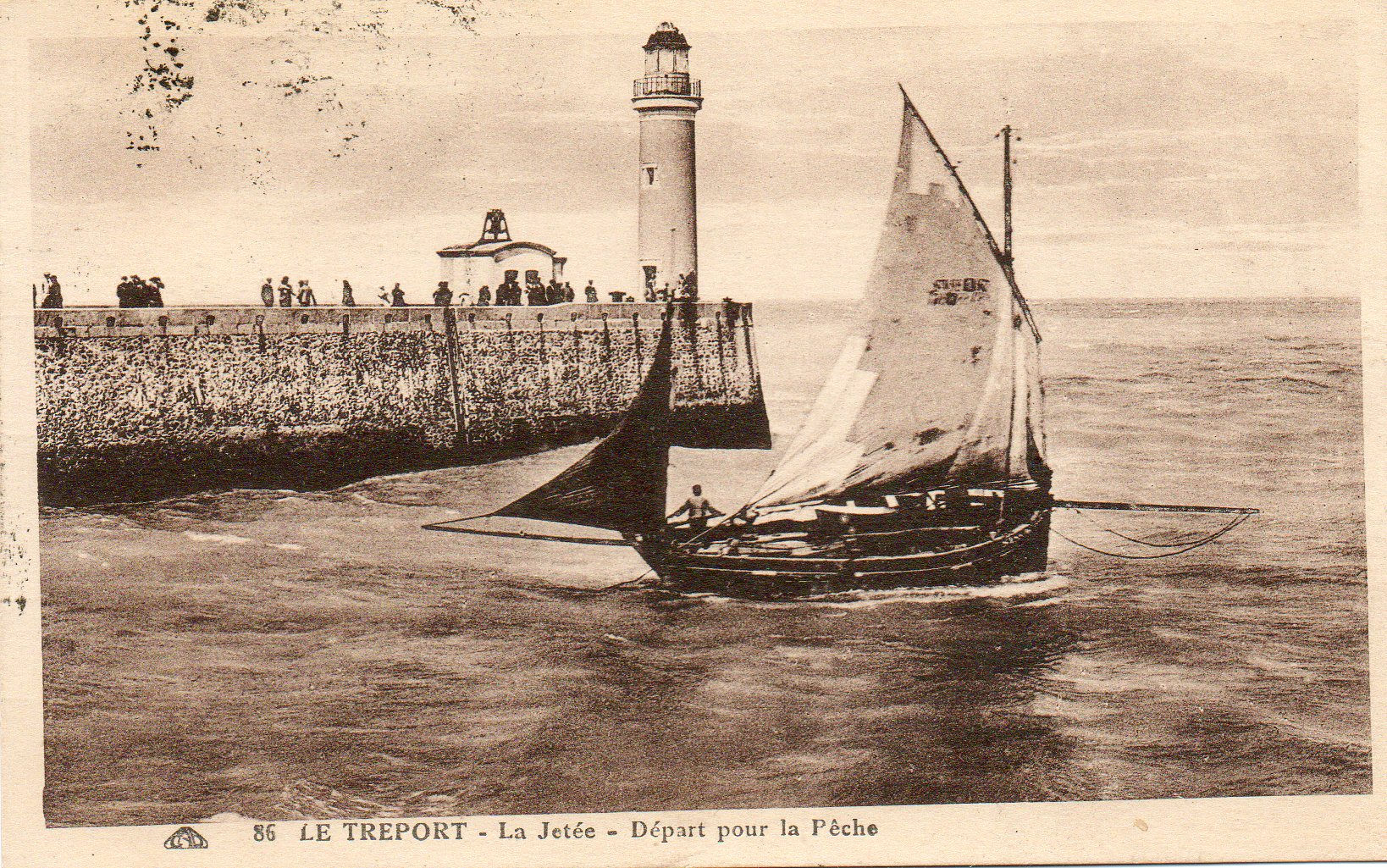 dept 76 - 86 - LE TREPORT - La jetée - Départ pour la Pêche